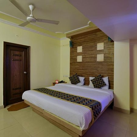Oyo 2289 Hotel Radha Palace Kukas Exterior foto