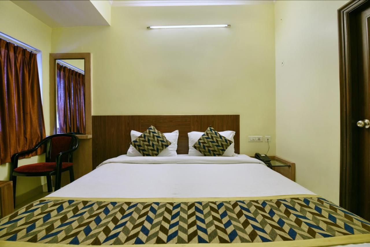 Oyo 2289 Hotel Radha Palace Kukas Exterior foto